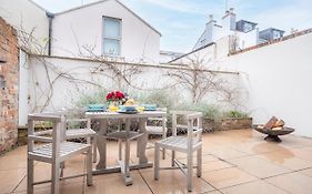 Luxury 2-Bed House In Cheltenham